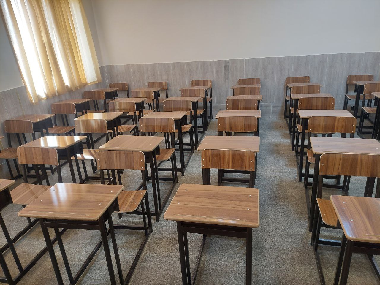 نمایی از تجهیز کلاس های مجتمع بعثت با محصولات چترا